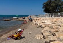 Bari, rubate le doghe del belvedere della spiaggia di Provolina