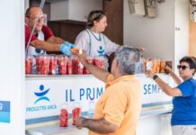 Ferragosto di solidarietà per Progetto Arca: anguriata per i senza dimora in 4 città italiane