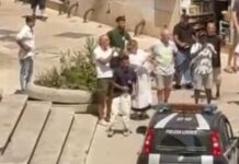 Panico nel centro storico di Lecce: fermato un giovane che aggrediva passanti e commercianti