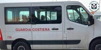 Blitz della Guardia Costiera a Pulsano: sequestrati ombrelloni e liberati 200 mq di spiaggia