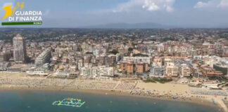 Controlli Gdf litorale sud romano, sequestrati 21 mila articoli contraffatti
