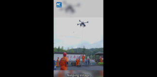 Cina, drone per carichi pesanti consegna rifornimenti a villaggio alluvionato