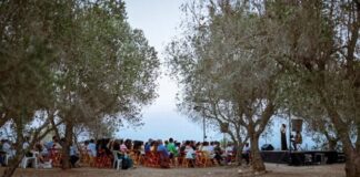 Ultimi Fuochi Festival a Castro: due spettacoli gratuiti al tramonto per chiudere l’estate