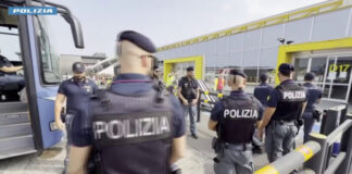 Immigrazione, 23 cittadini egiziani rimpatriati a Il Cairo con volo charter