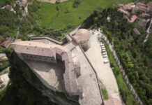 San Leo connessa al futuro con Open Fiber, la fibra abilita l’albergo diffuso