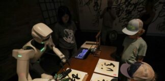 Biennale di Venezia, al padiglione cinese gli ideogrammi li scrive un robot