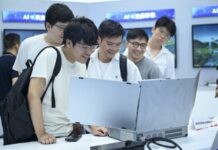Cina, gli utenti dell’IA generativa superano quota 700 milioni