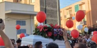 L’addio a Lorena Isceri: il dolore di Squinzano e la comunità stretta alla famiglia