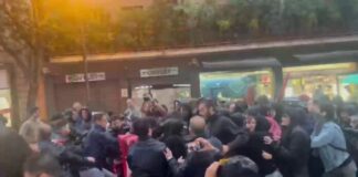 Tensione a Palermo tra manifestanti centri sociali e forze di polizia, le immagini