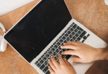 Come protegge una PEC le email aziendali in modo legalmente sicuro?