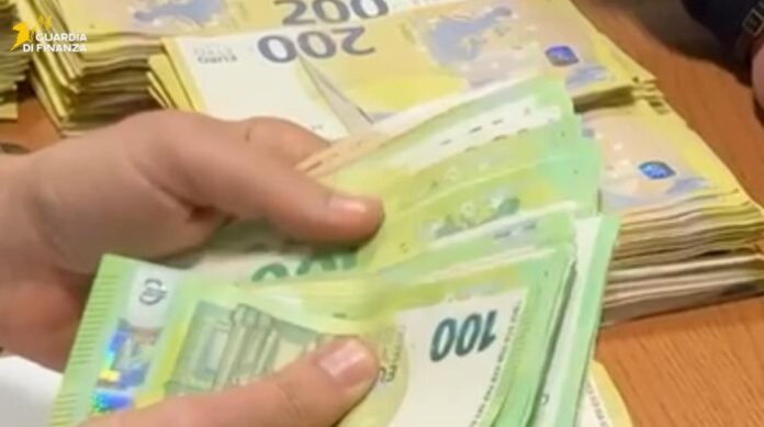soldi finanza sequestro